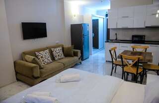 Апарт-отели BLACK SEA SIDE APARTMENTS Батуми Апартаменты-студио с видом на море-3